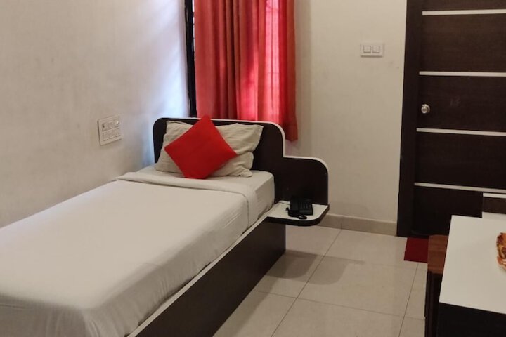Room 9 of 26