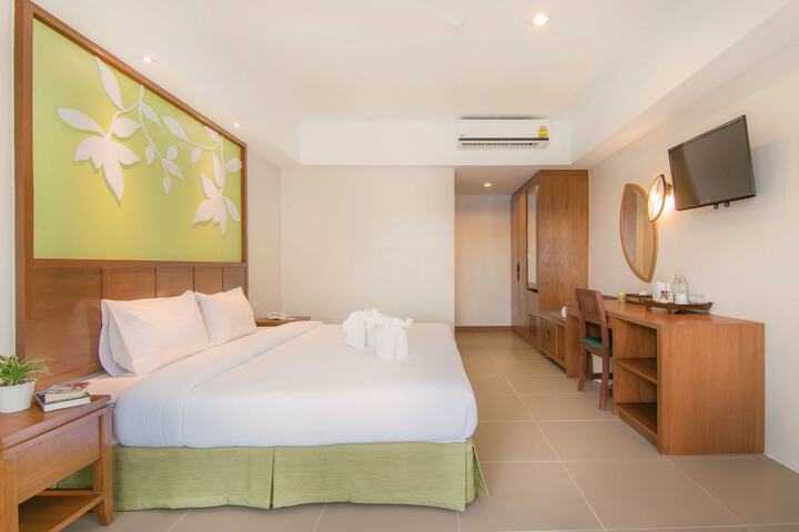 Room 8 of 90