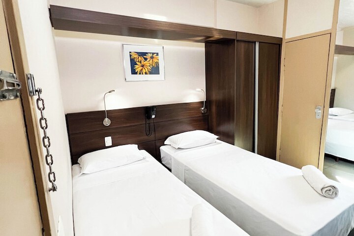 Room 52 of 103