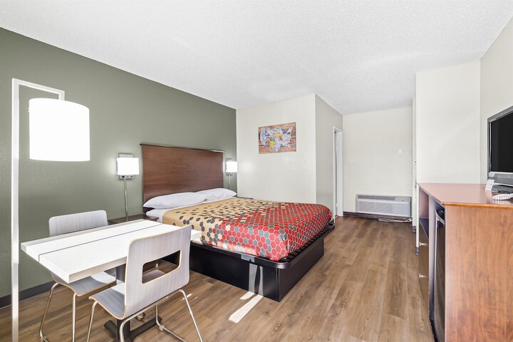 Room 7 of 27