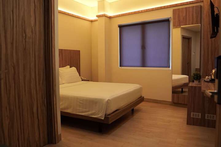 Room 5 of 20