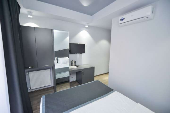 Room 28 of 67