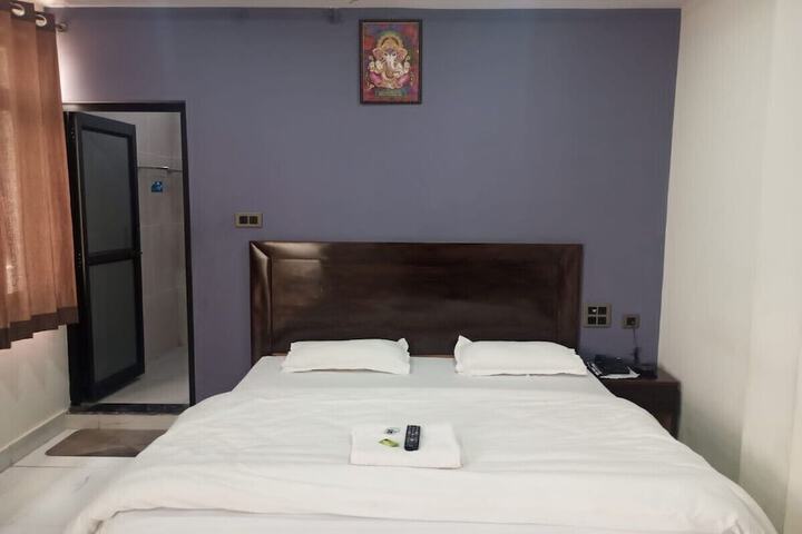 Room 8 of 38