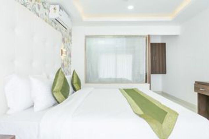 Room 9 of 34