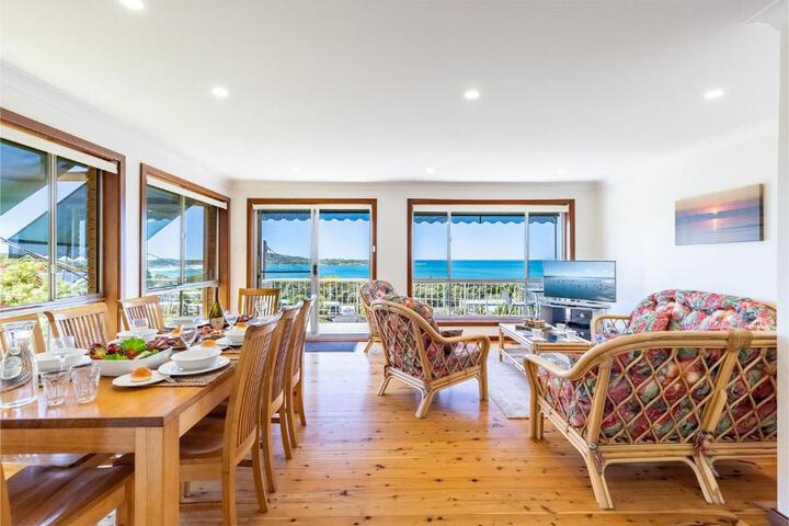 10 Garuwa Street - Fabulous Fingal Bay water views