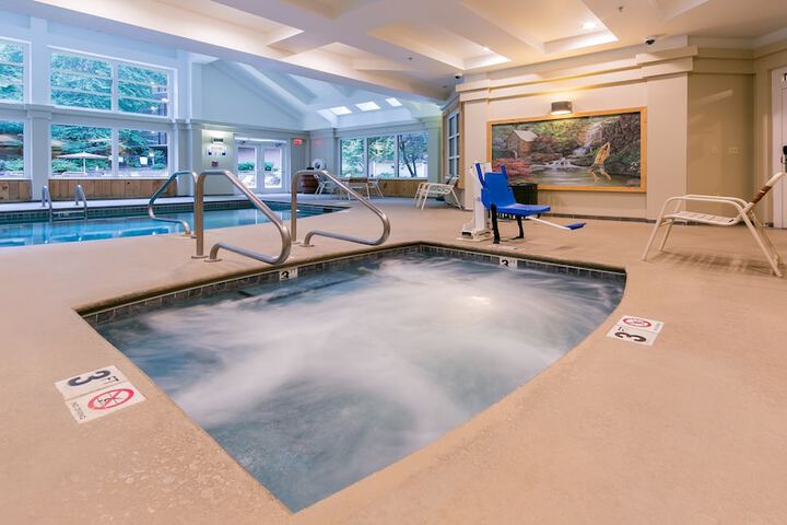 Indoor spa tub