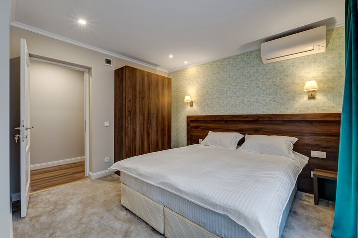 Room 5 of 19