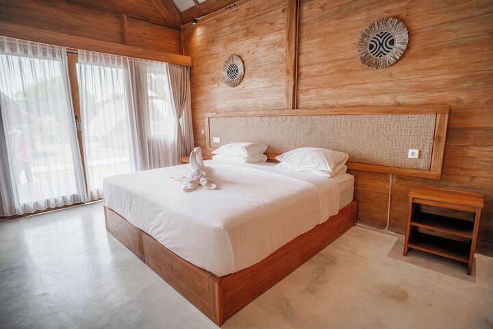Room 6 of 32
