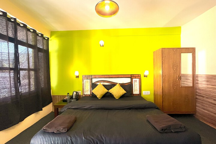 Room 5 of 17