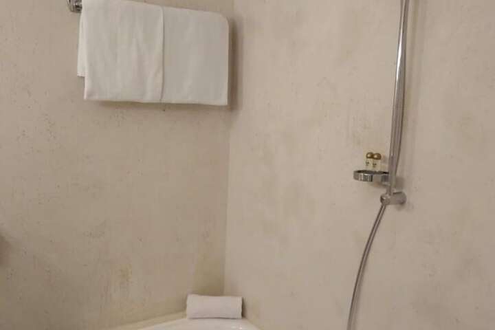 Room 26 of 32