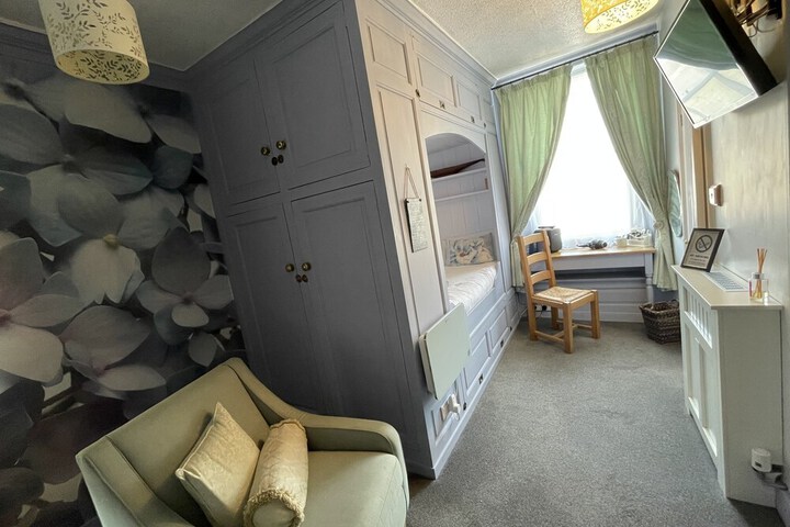 Room 15 of 48