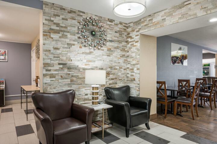 Entrance & Lobby