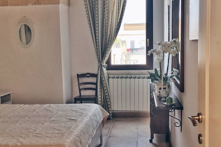 Room 6 of 36