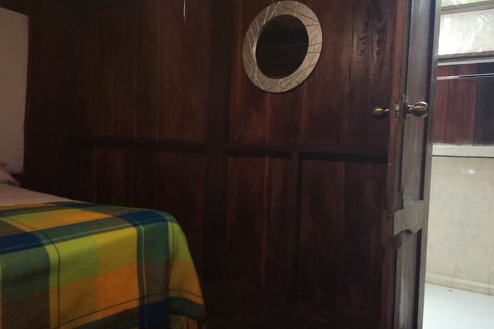 Room 8 of 28