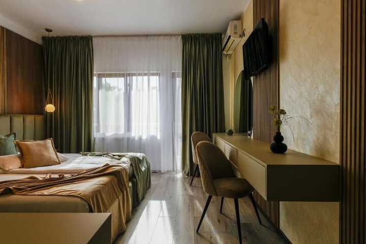 Room 4 of 17