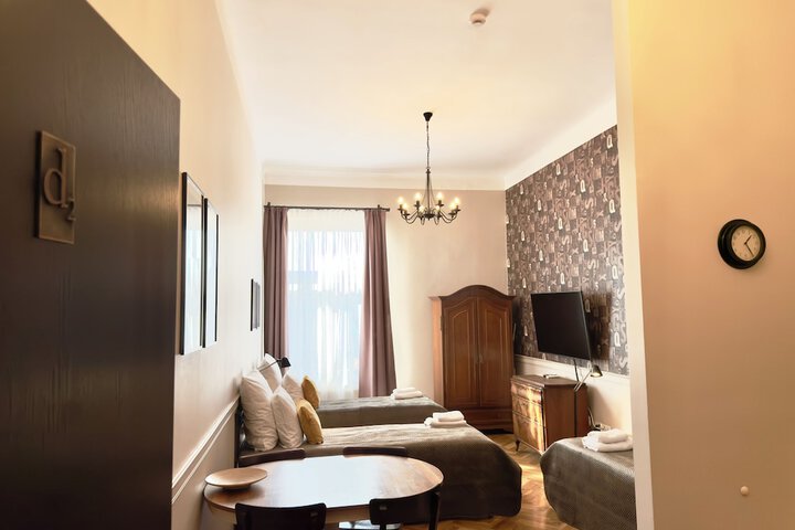 Room 32 of 121