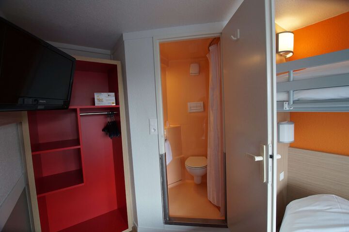Room 9 of 49