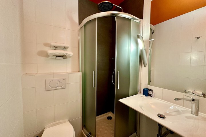 Room 40 of 74