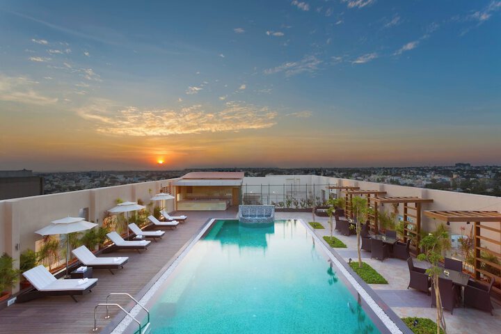 Pools & Facilities
