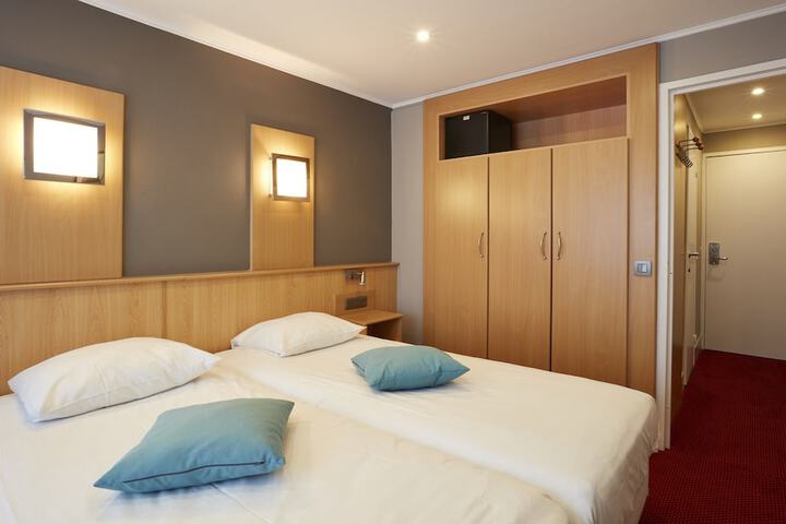 Room 16 of 68