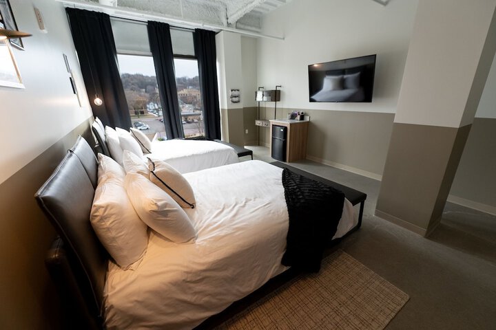 2 Queen Beds (7 of 11)