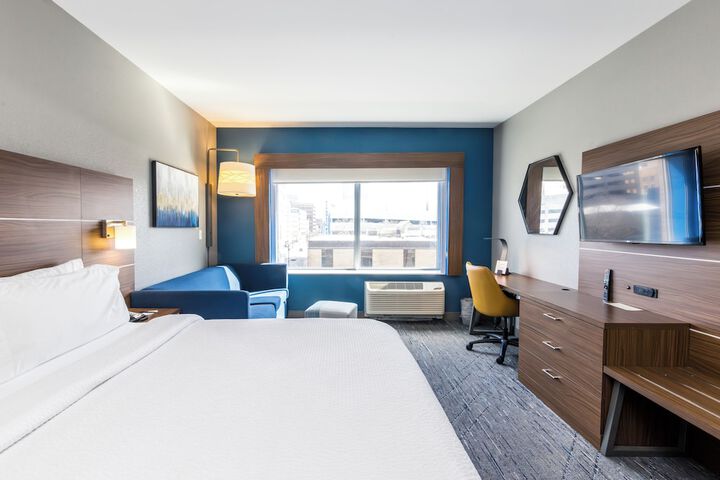 Room 4 of 61