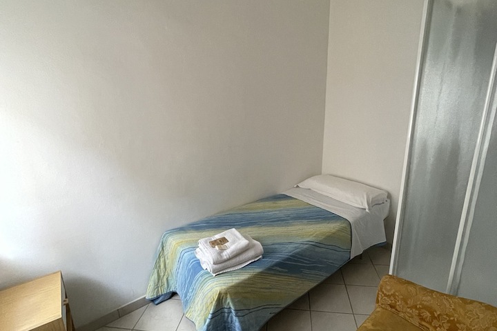 Room 14 of 22