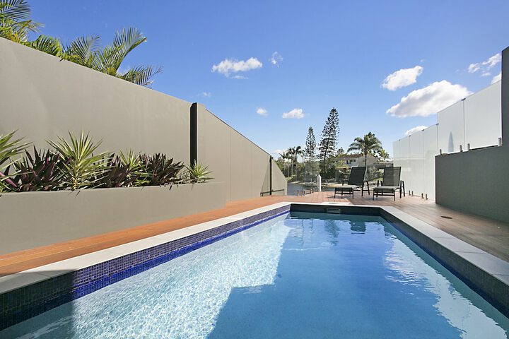 Pool 15 of 21