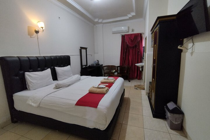 Room 6 of 17