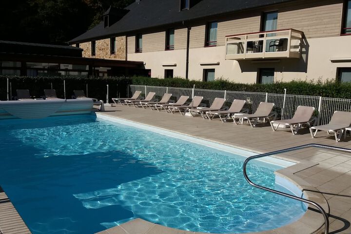 Pool Hotel