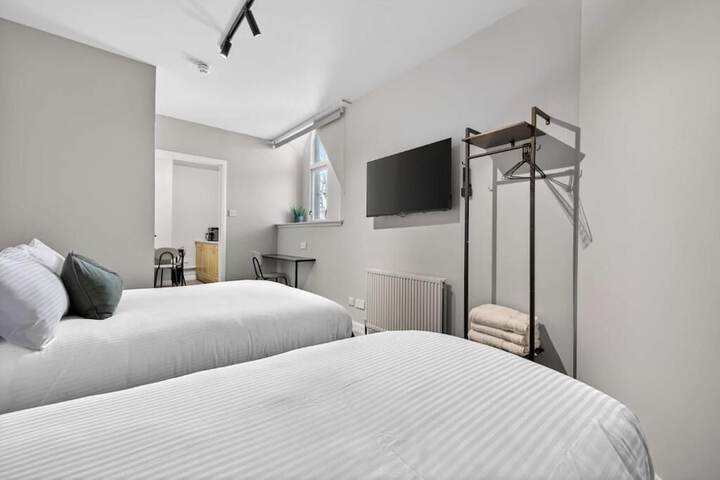 Room 22 of 38