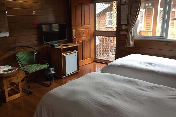 Room 2 of 8