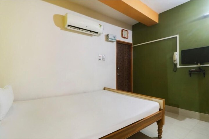 Room 13 of 17
