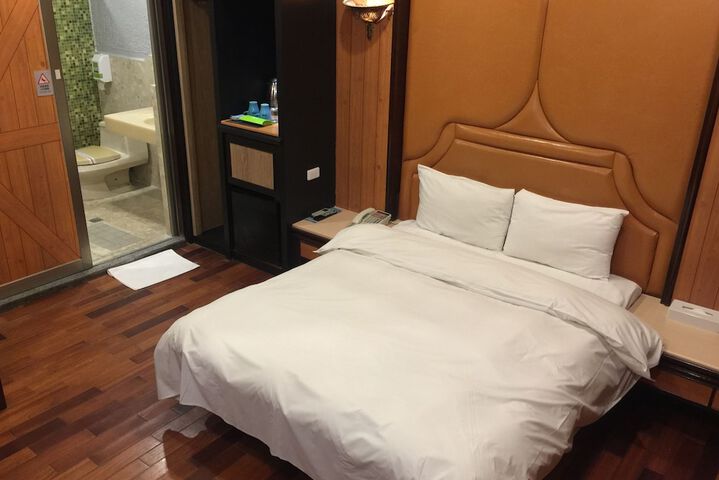 Room 17 of 97