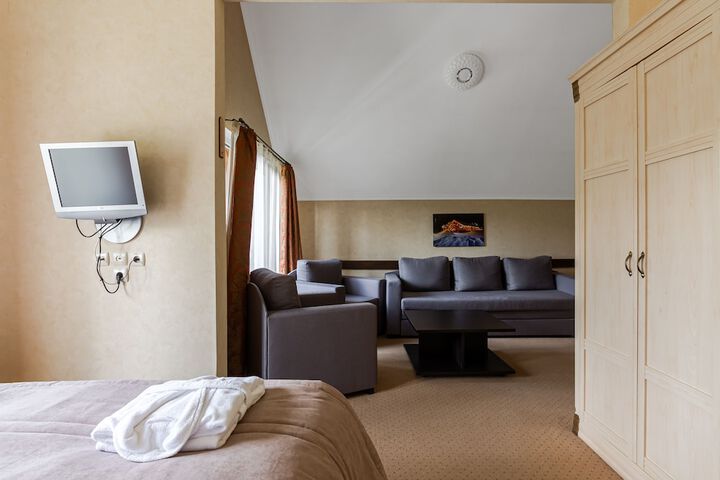 Room 105 of 262