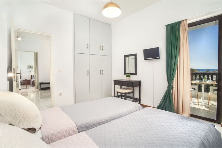 Room 7 of 98