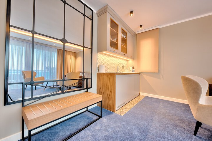 Room 61 of 106