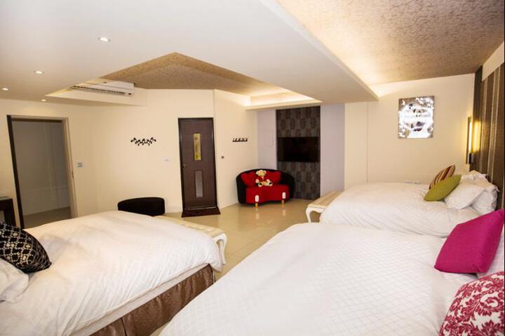 Room 2 of 5