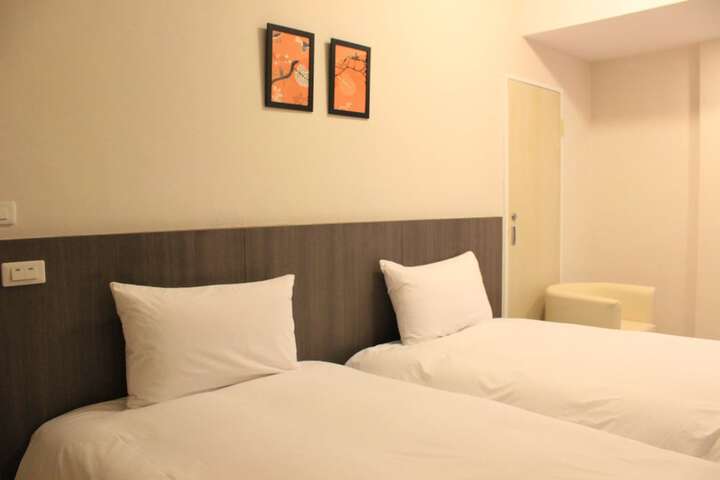 Room 8 of 48