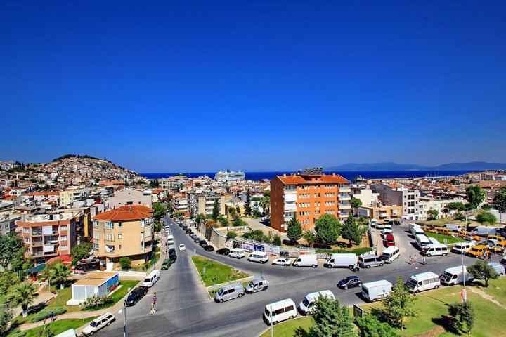 Dining 5 of 17