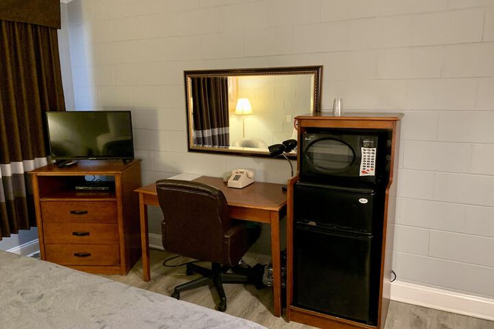 1 Queen Bed (5 of 20)
