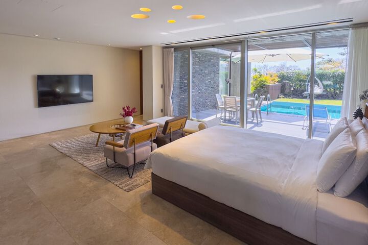 Room 47 of 179