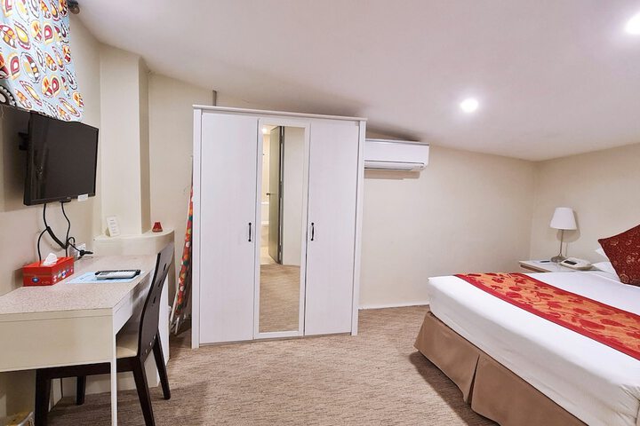 Room 28 of 79