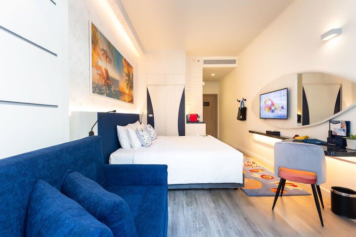 Room 19 of 158