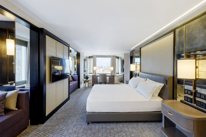 Room 42 of 80