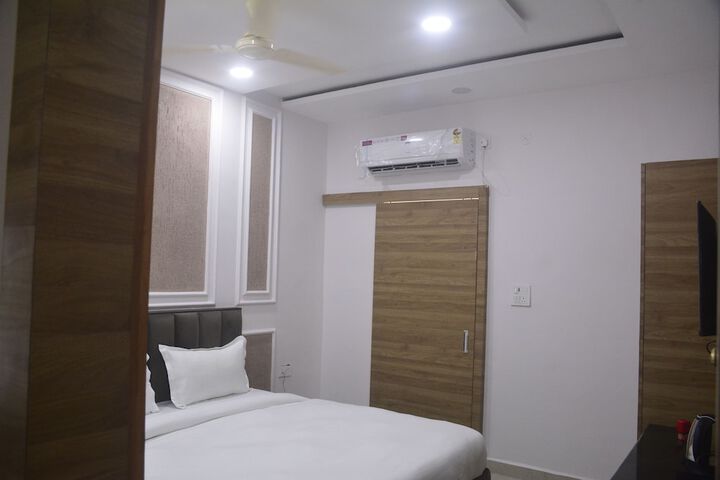 Room 2 of 11