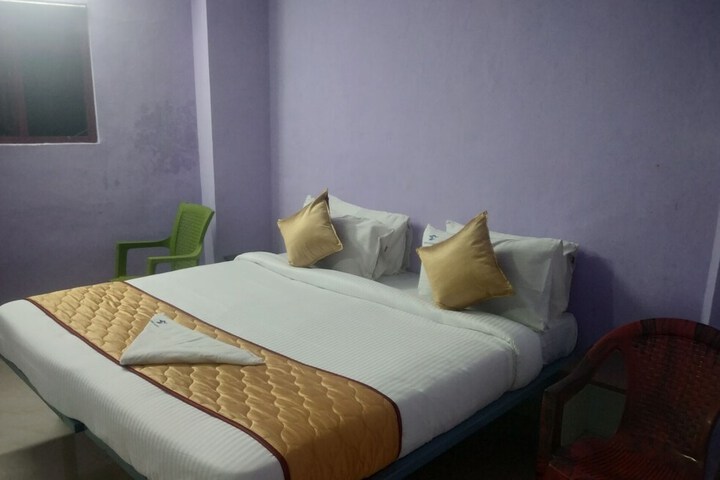 Room 11 of 28
