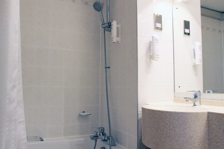 Room 6 of 130
