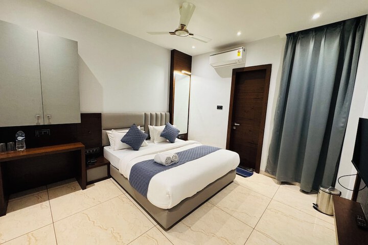 Room 21 of 37