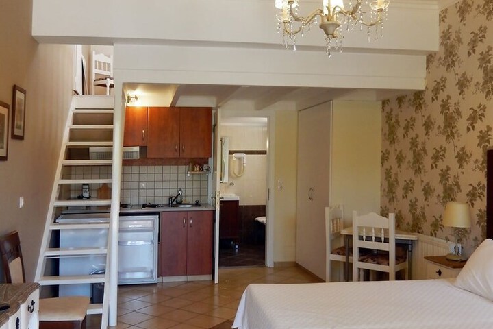 Room 12 of 37
